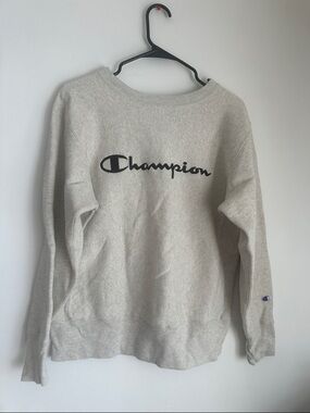 Champion women  Crewneck Sweatshirt in Light Gray  size large